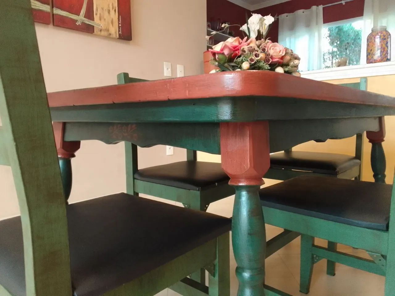 Mesa jantar colonial com 4 cadeiras conservadas - Foto 5