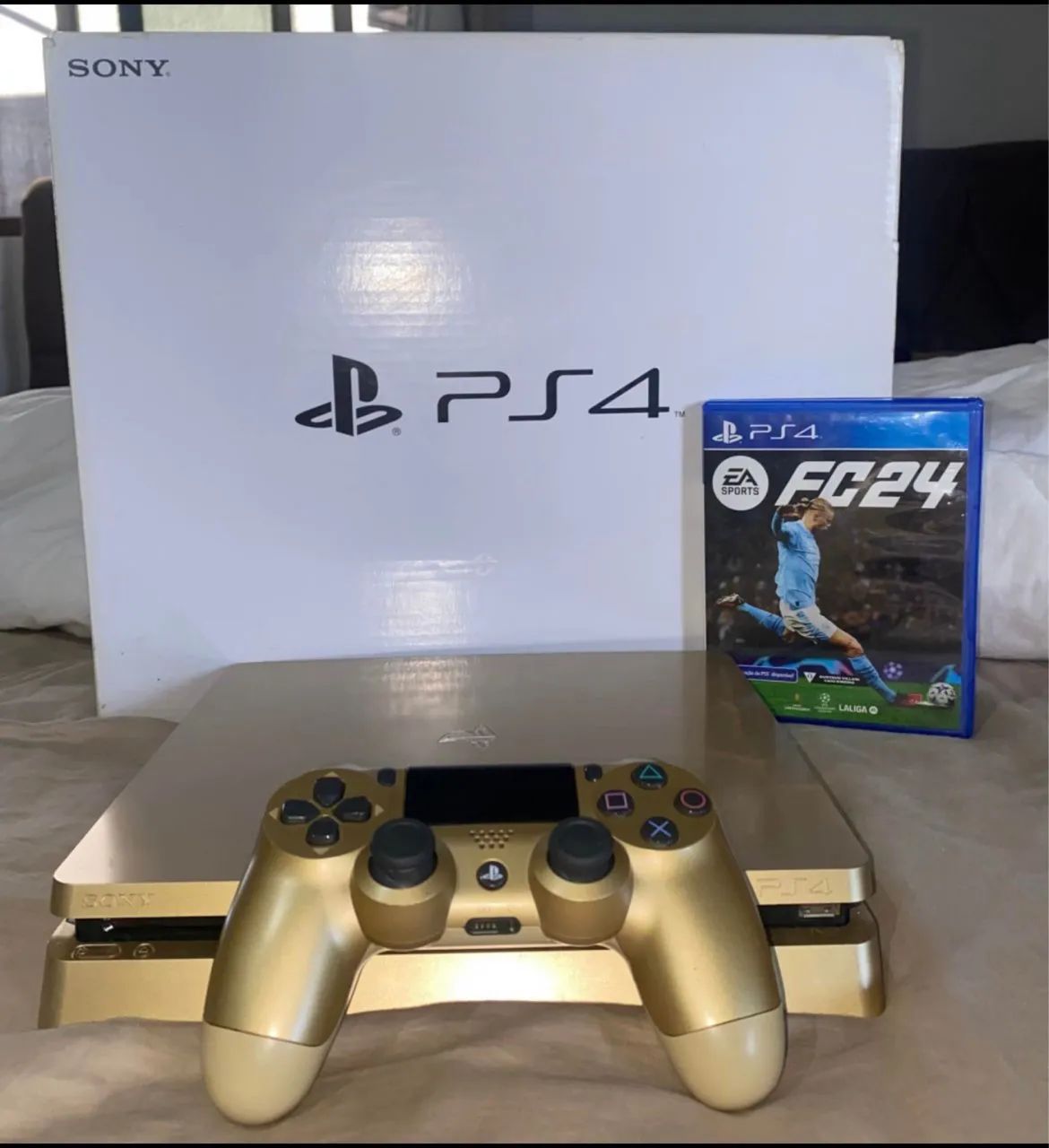 Vendo ps4 edição limitada (DOURADO) completo com caixa e jogo.