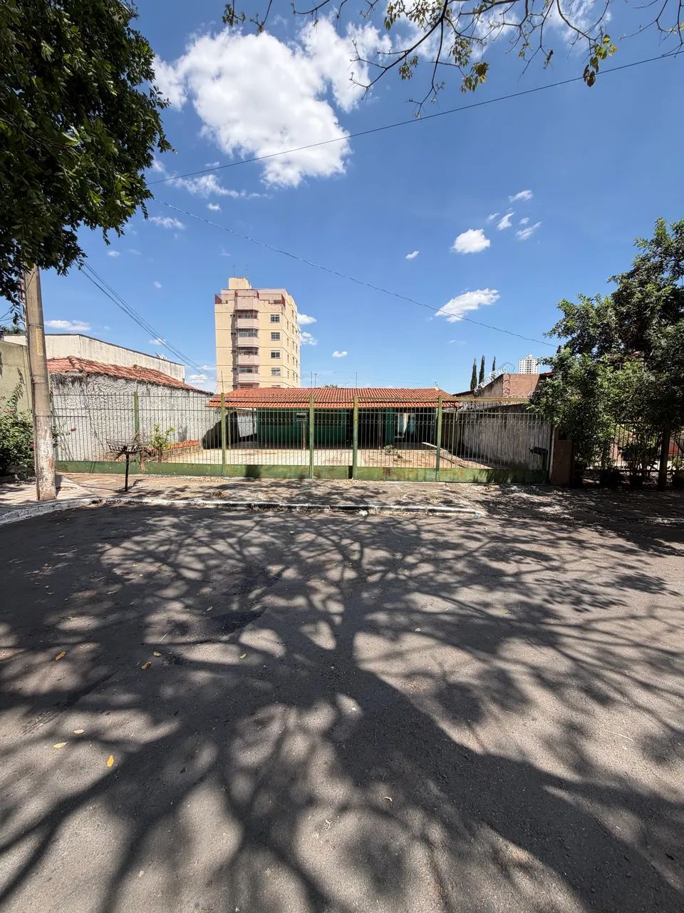 Casa e Terreno raríssimo setor aeroporto 