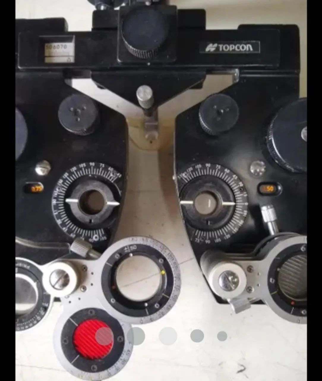 Cadeira oftalmológica xenonio com refrator e base completa  - Foto 5
