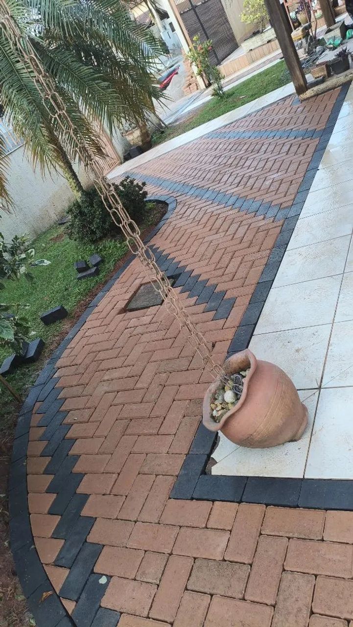 Calçada  de  pavrs decorados, mosaico,jardins,