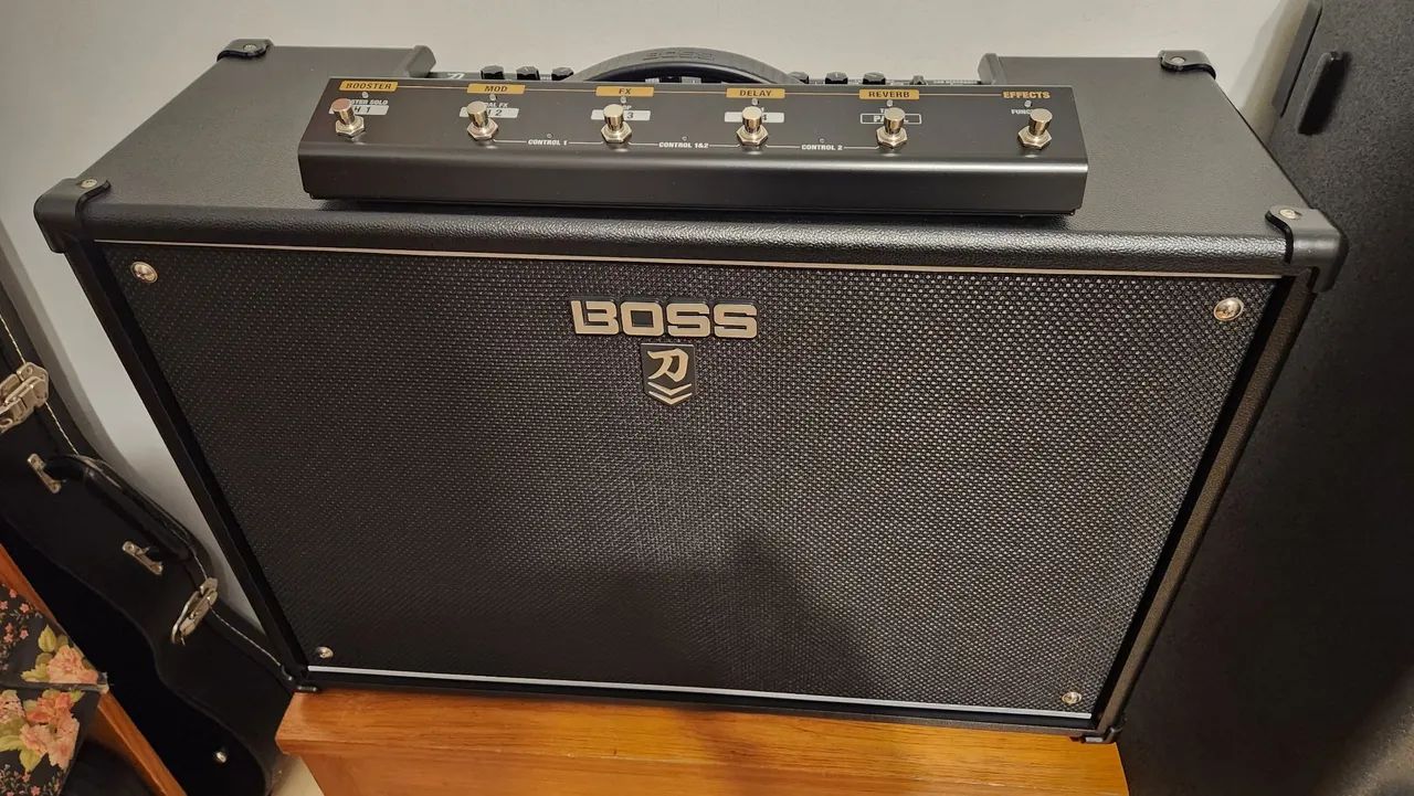 Amplificador Boss Katana 100w 2x12 mk2 com foot - Instrumentos