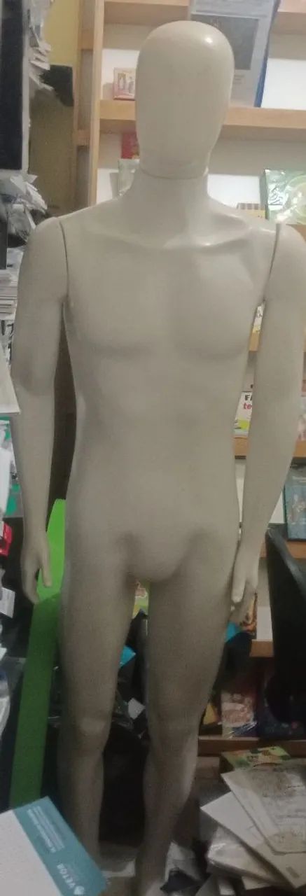 Manequim masculino+ suporte metálico 