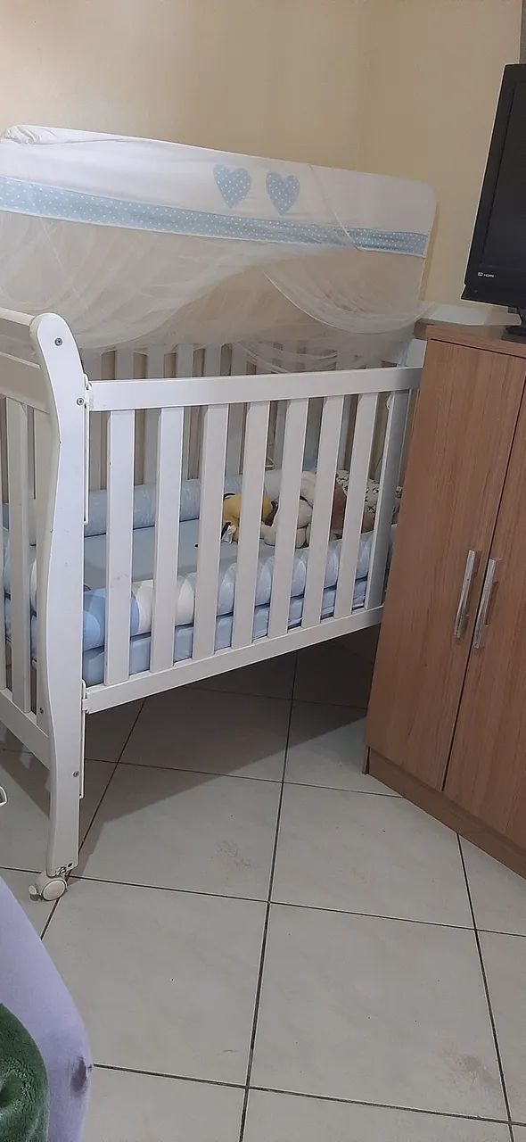 Berço com colchão 