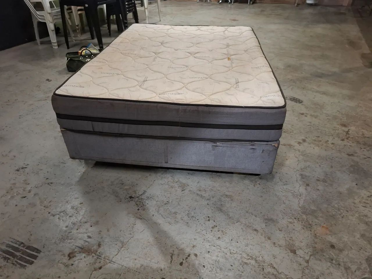 Cama Box casal com colchão 