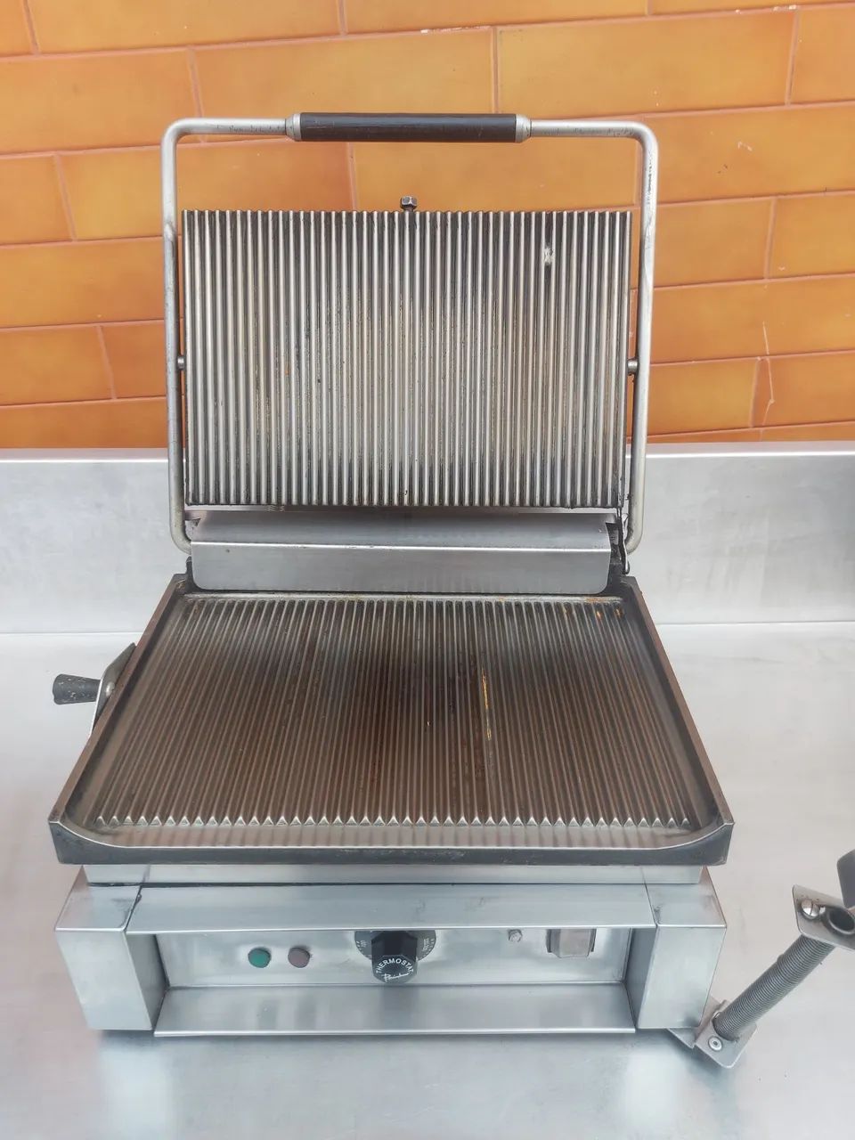 Prença grill profissional 220 vts  - Foto 4