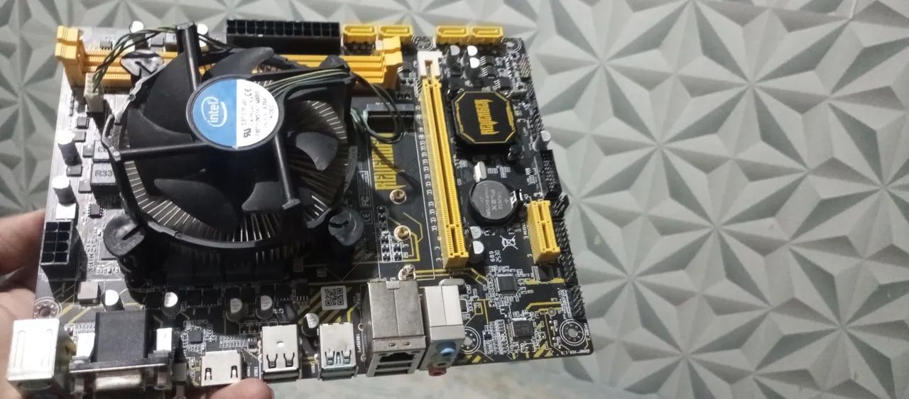 Placa mãe Já vai o processador  - Foto 2