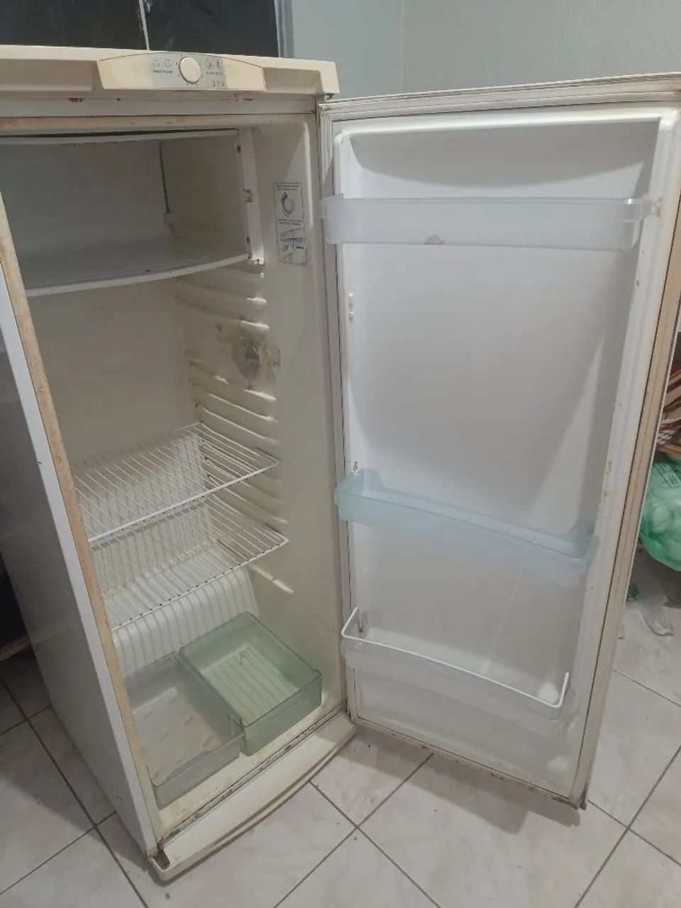 Vendo geladeira com defeito