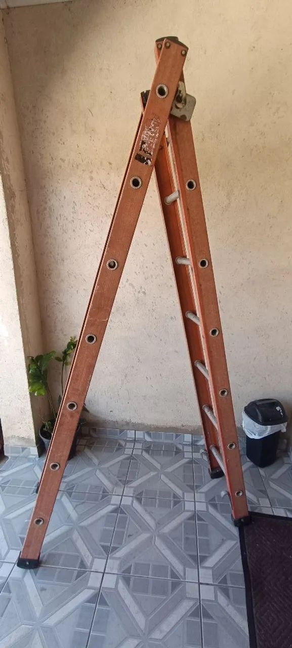 Escada 446558745993553922
