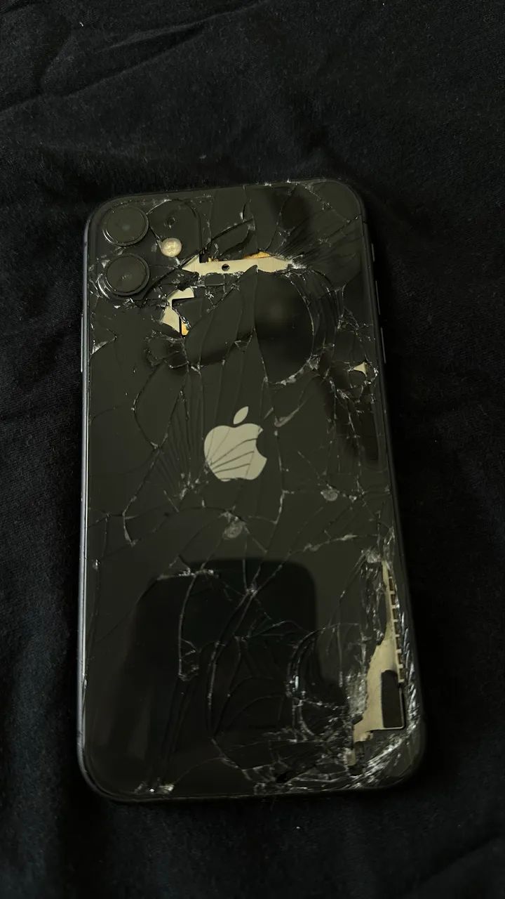 Iphone 11 com traseira quebrada - Foto 2
