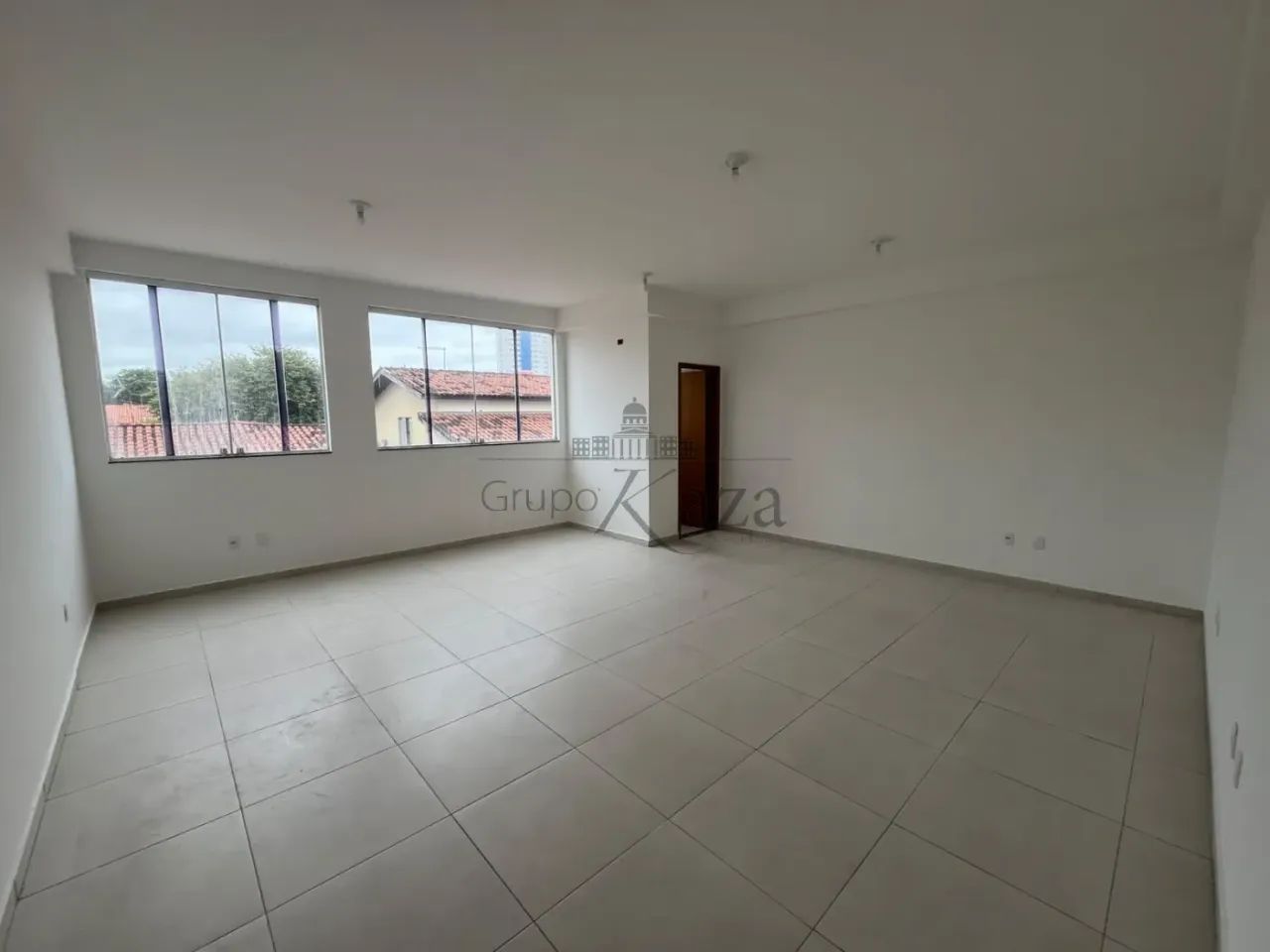 Comercial/Sala - Comercial - No bairro Bosque dos Eucaliptos - 129m². - Foto 2
