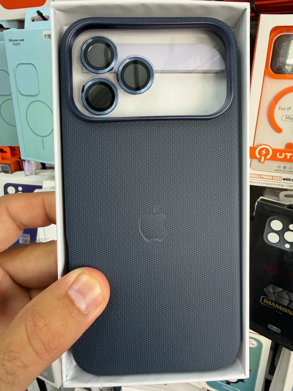 Capa 17 pro max custa mais de 700 reias no site da Apple  - Foto 5