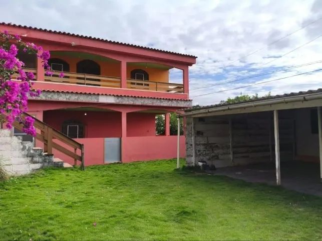 CASA DE 2 ANDARES