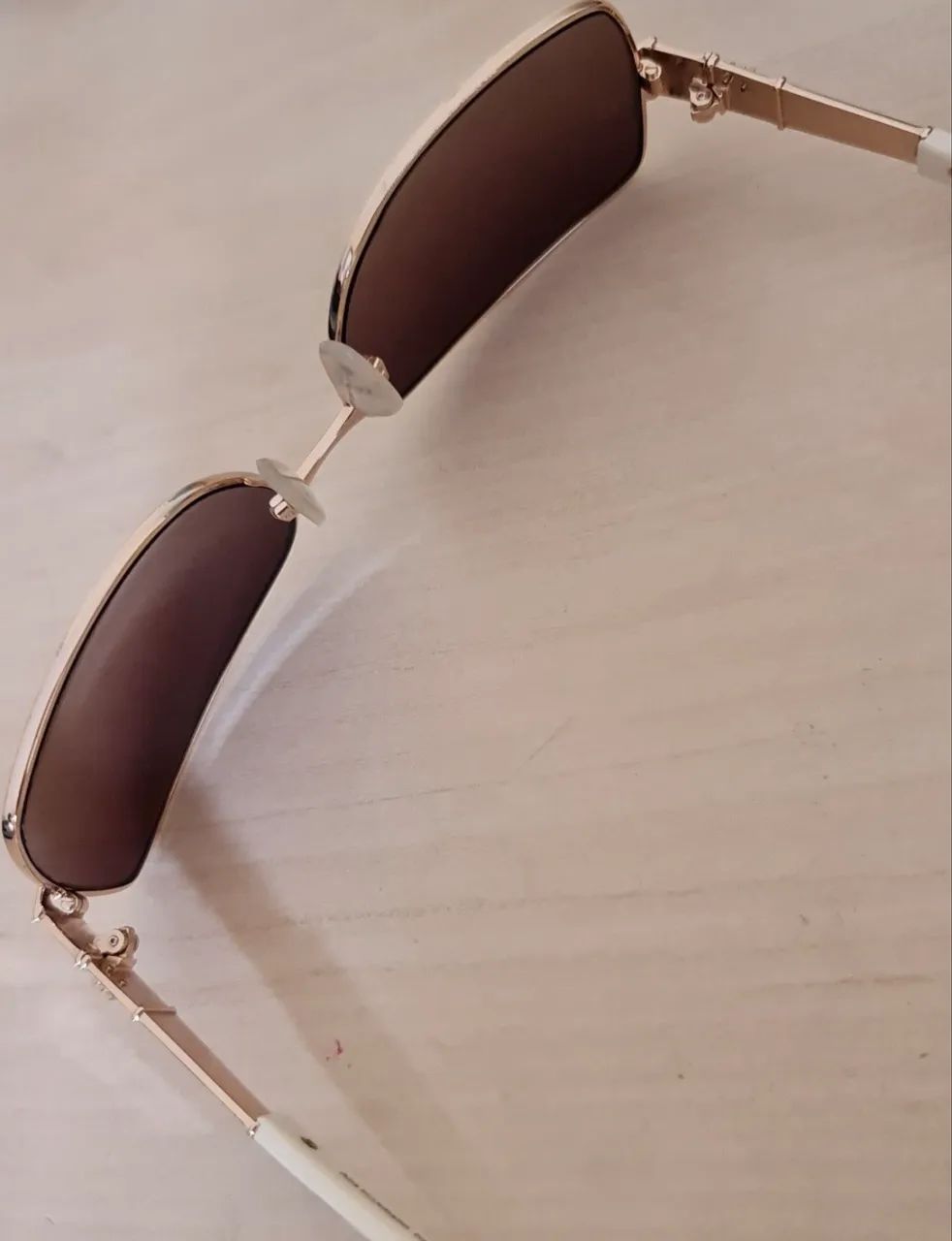 Óculos de sol Ana Hickmann eyewear marrom e dourando - Foto 4