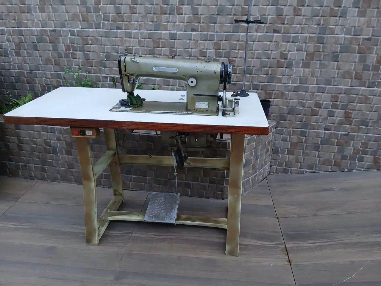 Industrial Sewing Machine and Overlock Machine