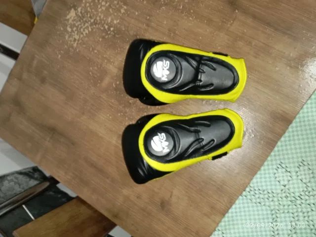 Luva de kickboxing, Boxe, Muay Thai e karatê em perfeito estado (10oz) - Foto 3