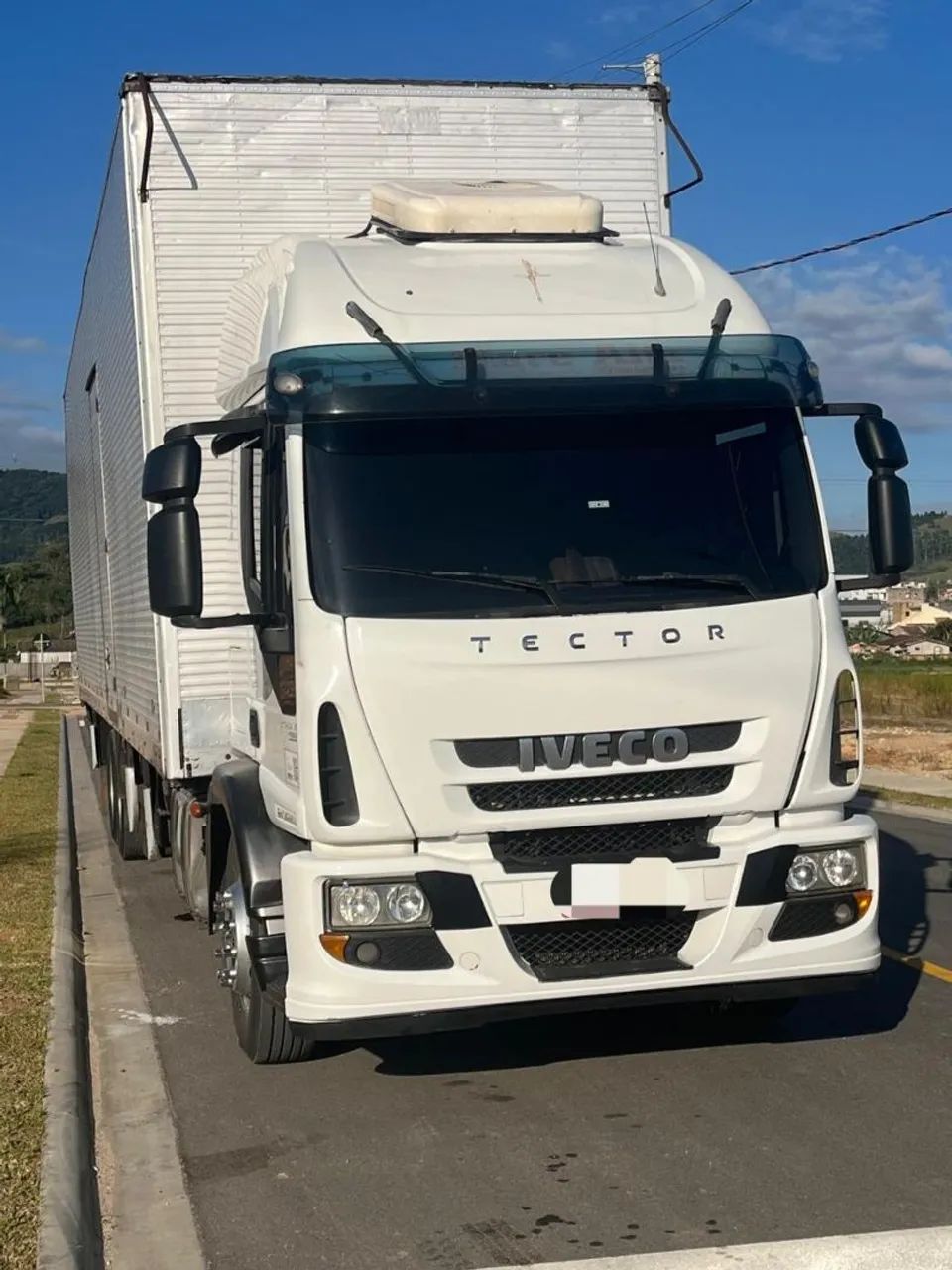 Caminhão baú Iveco  - Foto 3