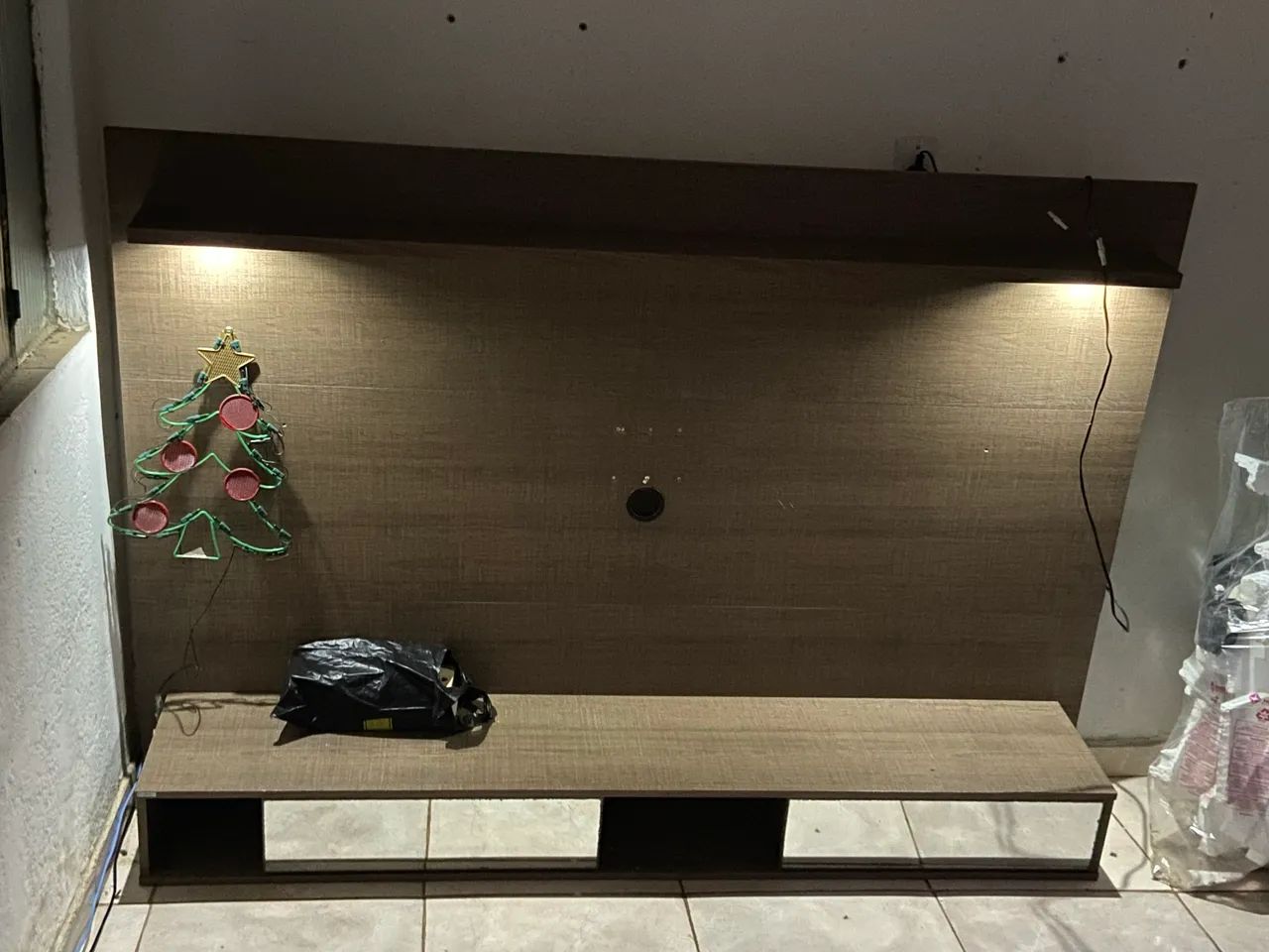 Rack grande com divisórias em vido espelhado, e luz - Foto 3