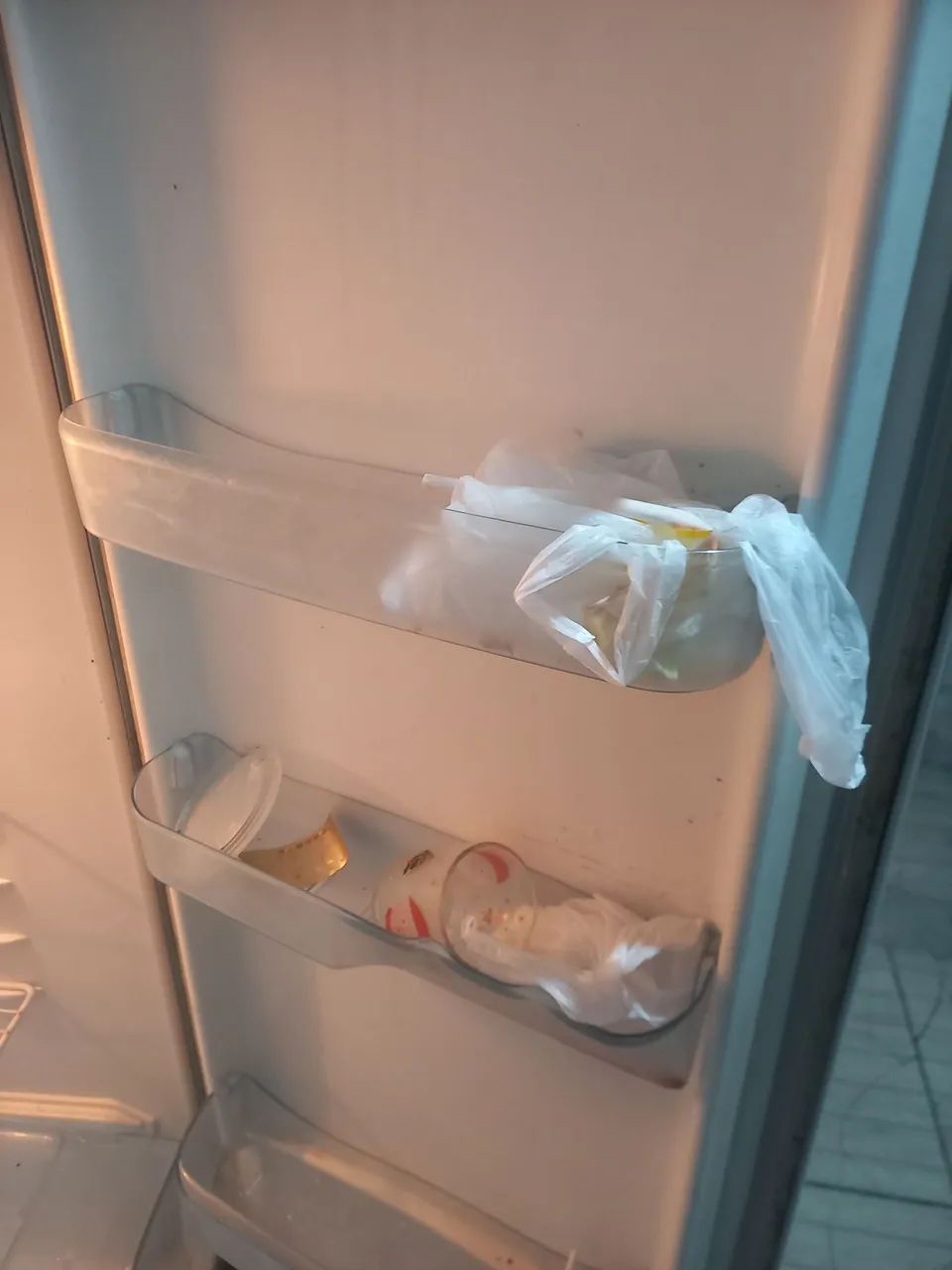 verdo uma geladeira usada boa 