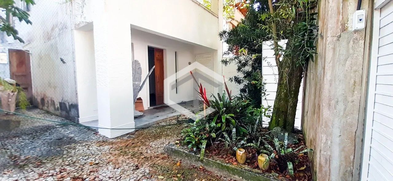 Gávea - Casa duplex 3 qts, próximo a PUC.