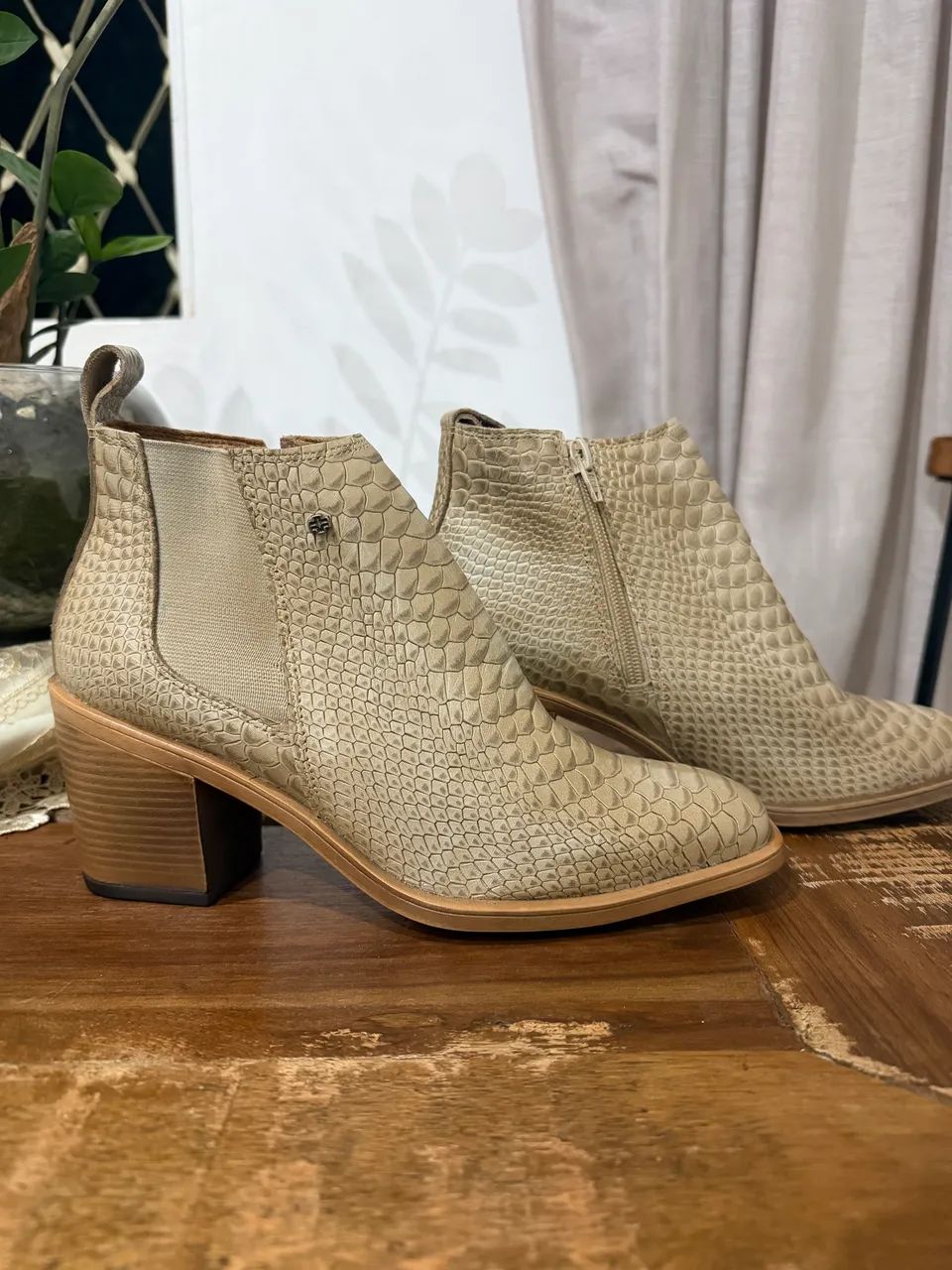 Bota 100% couro Perlatto