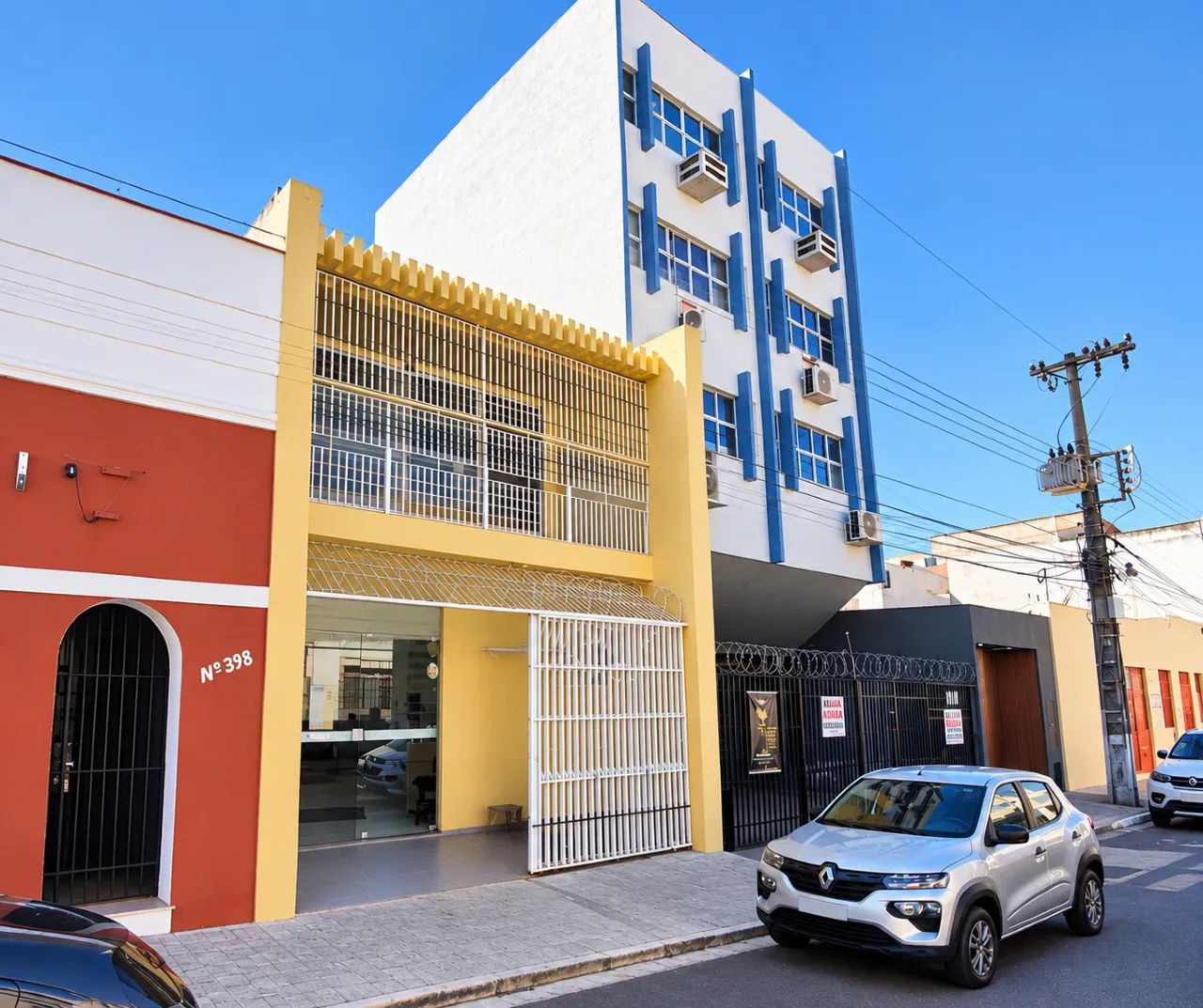 Casa comercial com salão, suíte e quintal amplo no Centro Norte