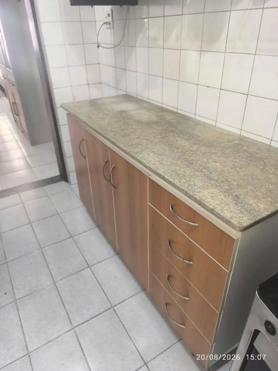 Bancada de cozinha com armário - Tampo em granito - Foto 4