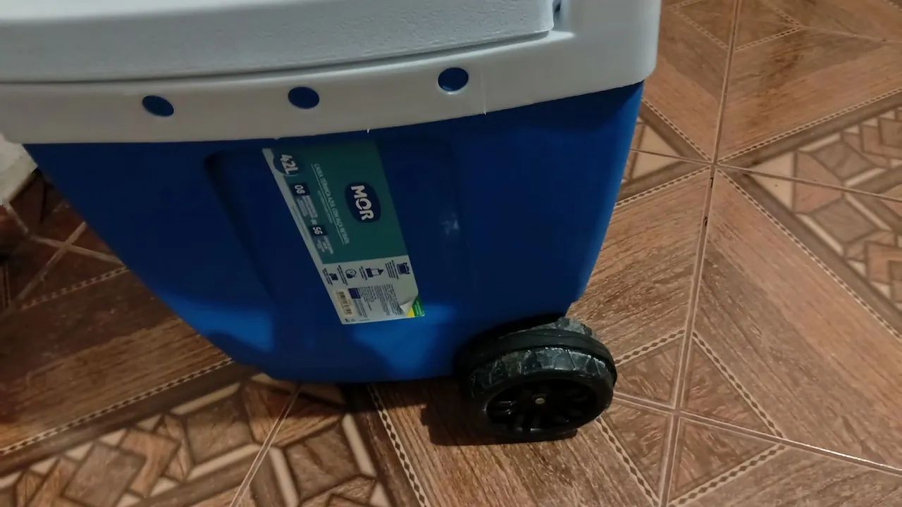 Vendo caixa térmica com rodinhas  - Foto 2