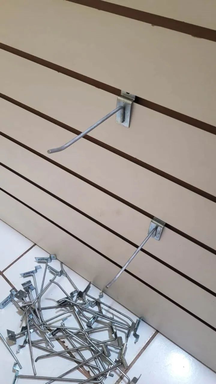 Painel Expositor com 40 ganchos