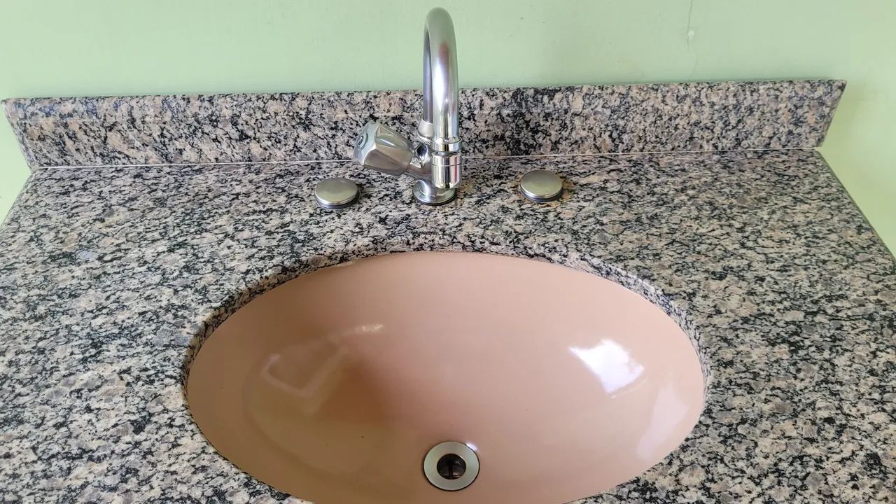 Kit Cuba de Banheiro com Pedra de Granito e torneira + Bacia Celite - Foto 3
