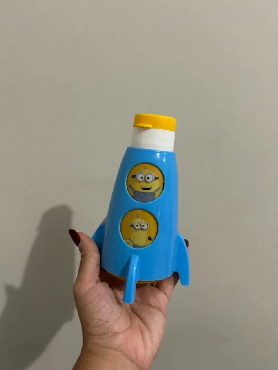 Garrafa de Plástico Com Capa Foguete 320 ml Minions - Foto 2
