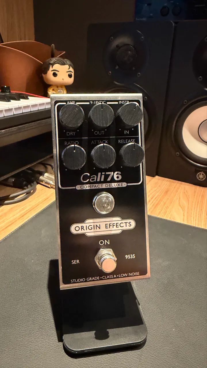 ORIGIN EFFECTS CALI76 COMPACT DELUXE BLACK EDITION - Instrumentos