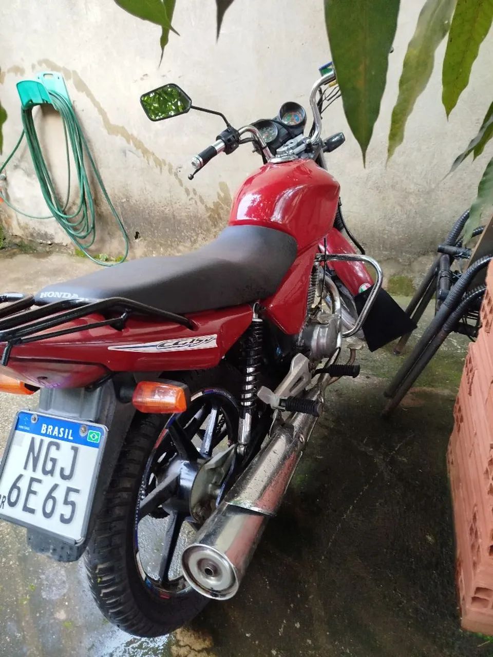 Titan 150 ESD completa 