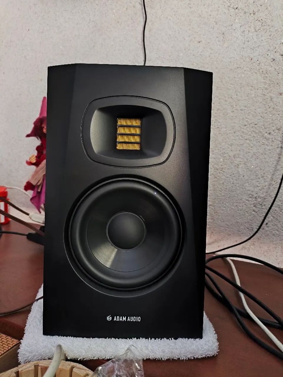 Par de Monitores Adam Audio T5V - Foto 3