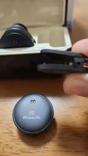 Microfone de Lapela Duplo Sem Fio - Com Estojo e Redução de Ruído - Novo - Foto 2