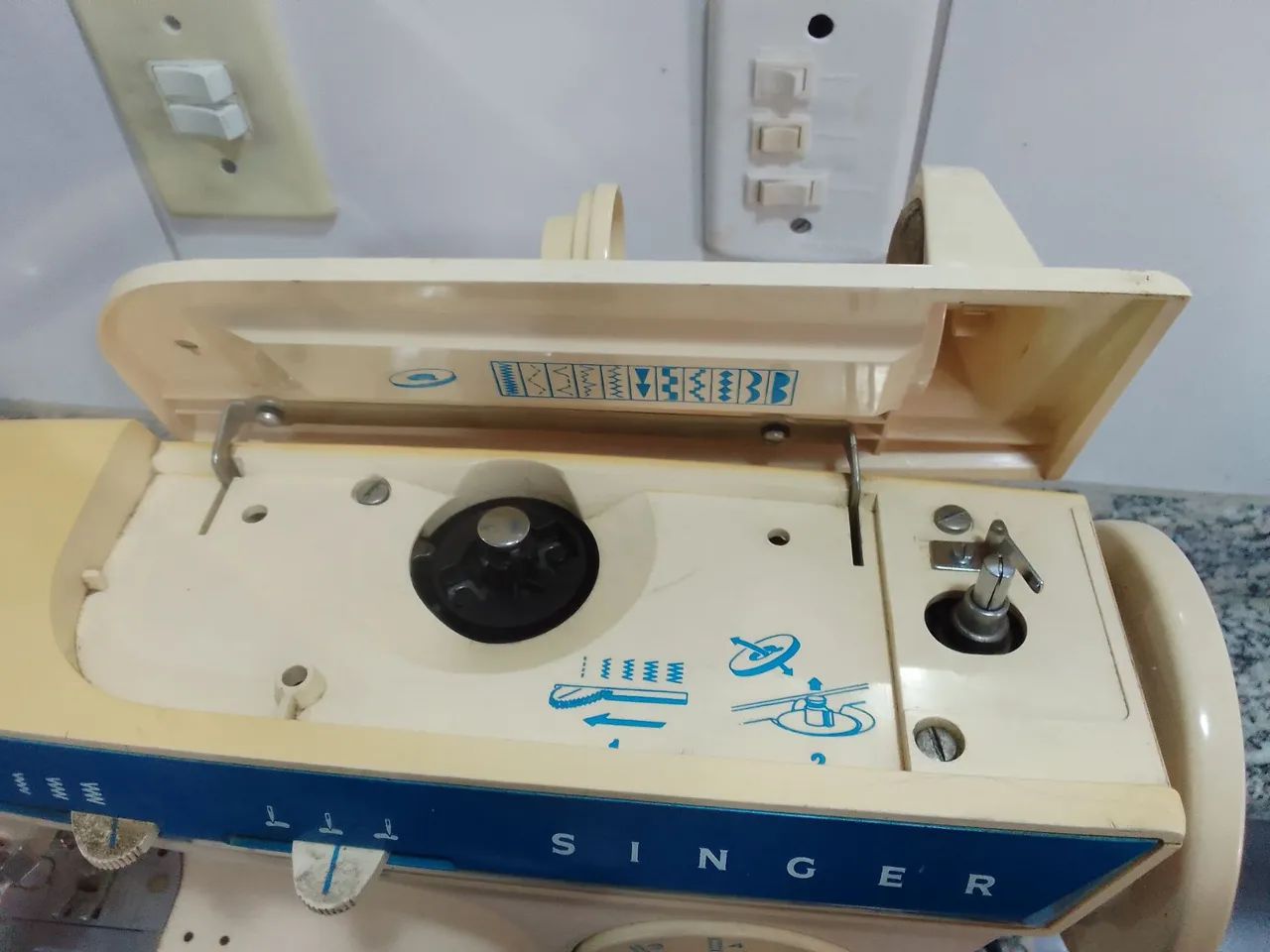 Máquina da Singer. - Foto 4