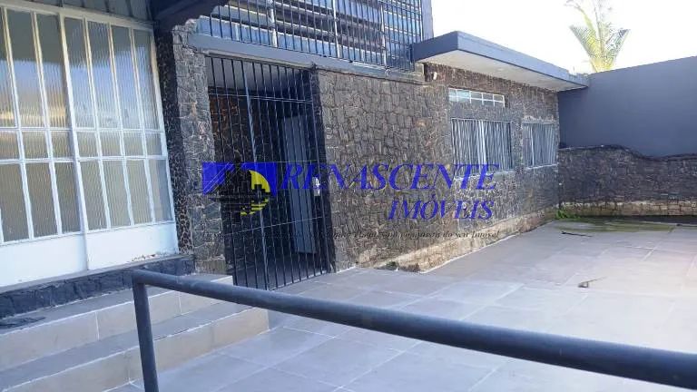 CASA COMERCIAL AMPLA COM VARIAS SALAS ONDE FUNCIONAVA UMA ESCOLA