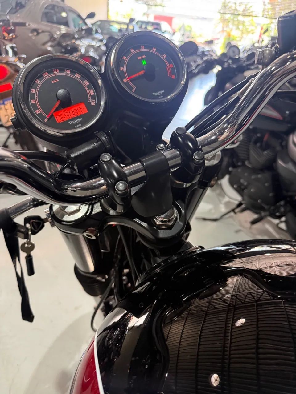 BONNEVILLE T100  - Foto 2
