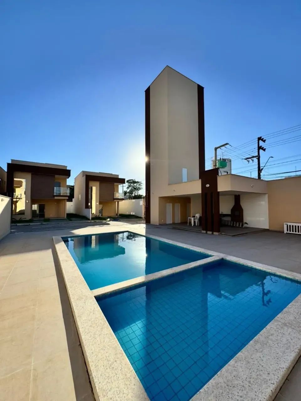 CASA DUPLEX NO TURU COM 4 QUARTOS SENDO 2 SUÍTES