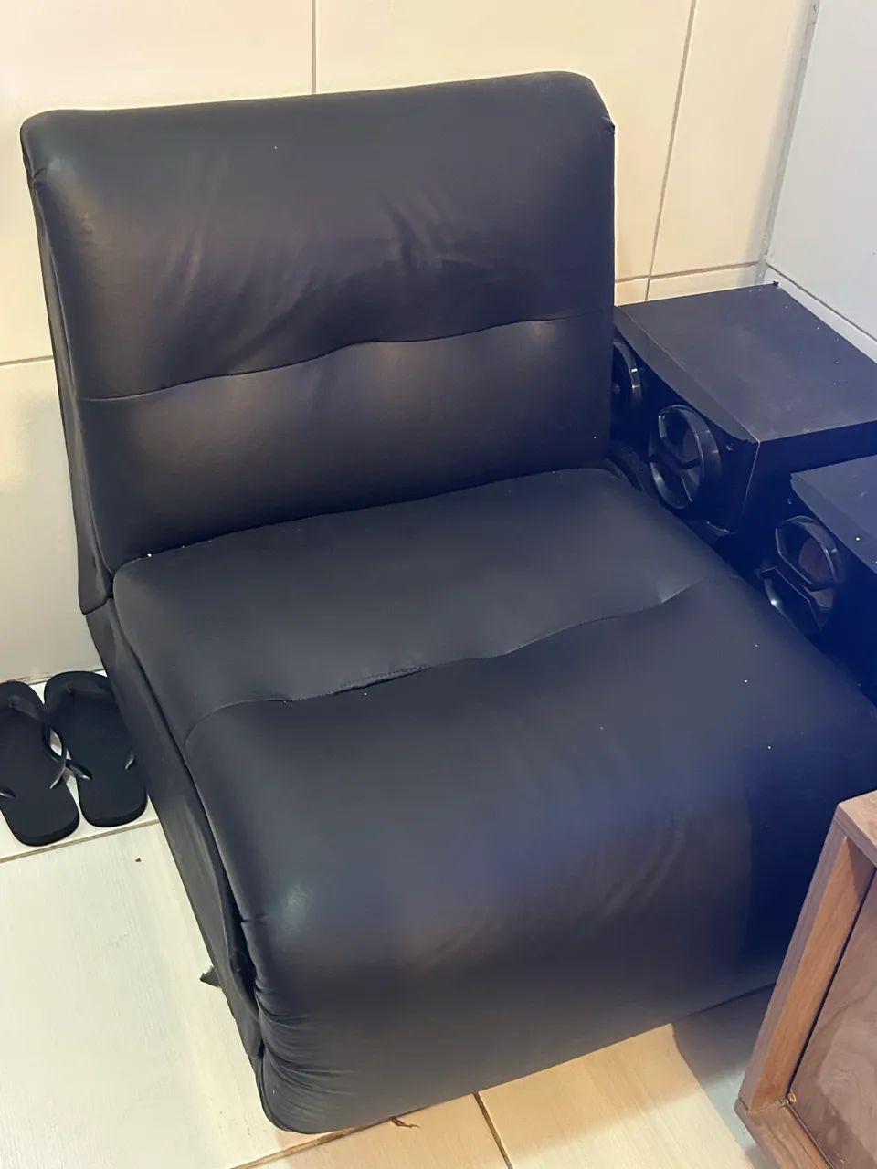 Poltrona / Sofá de 1 Lugar Sem Braço - Couro Sintético Preto - Foto 3