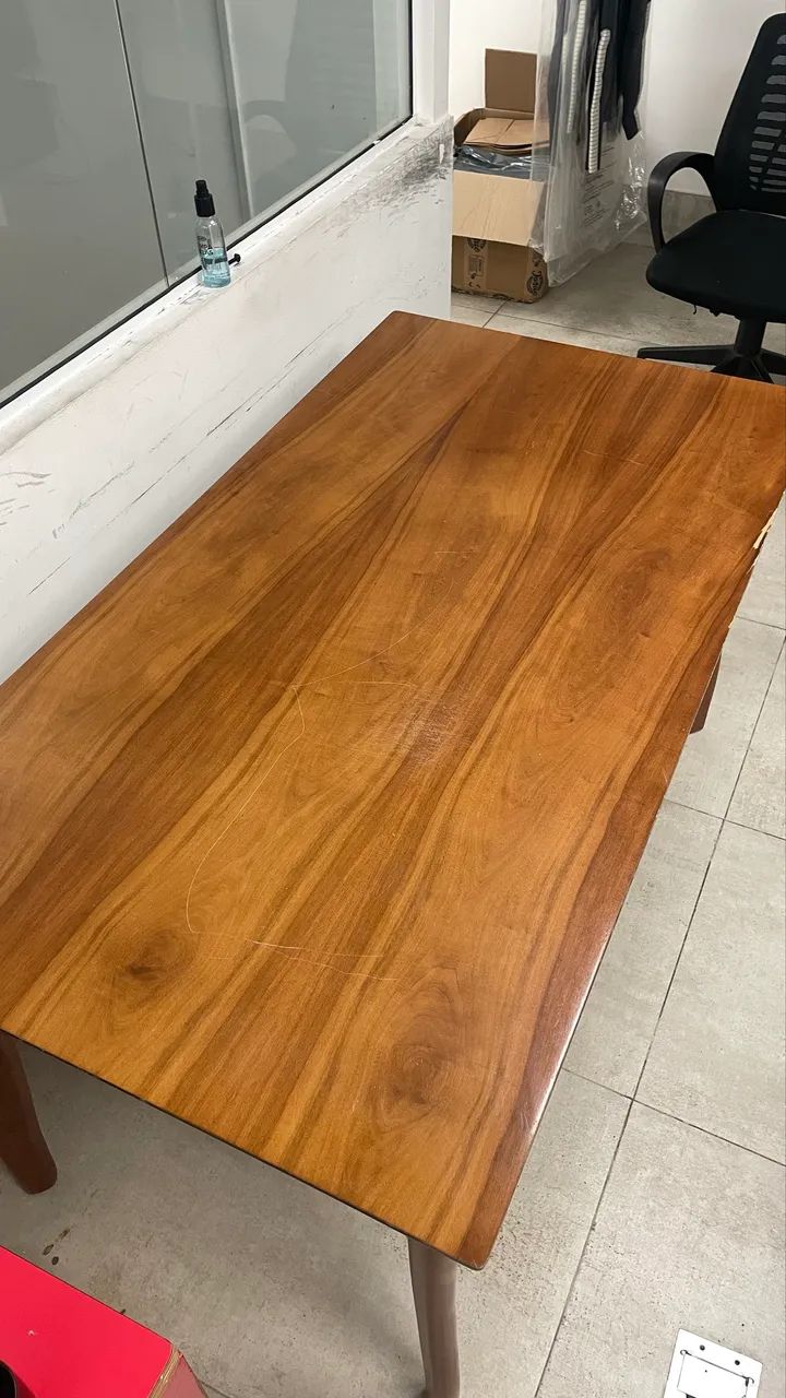 Mesa de madeira maciça retangular