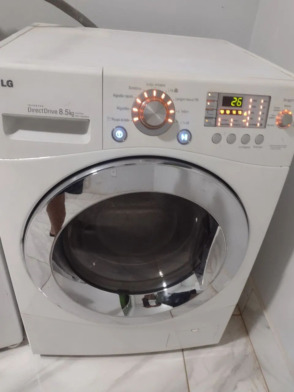 Lava e seca LG funcionando 