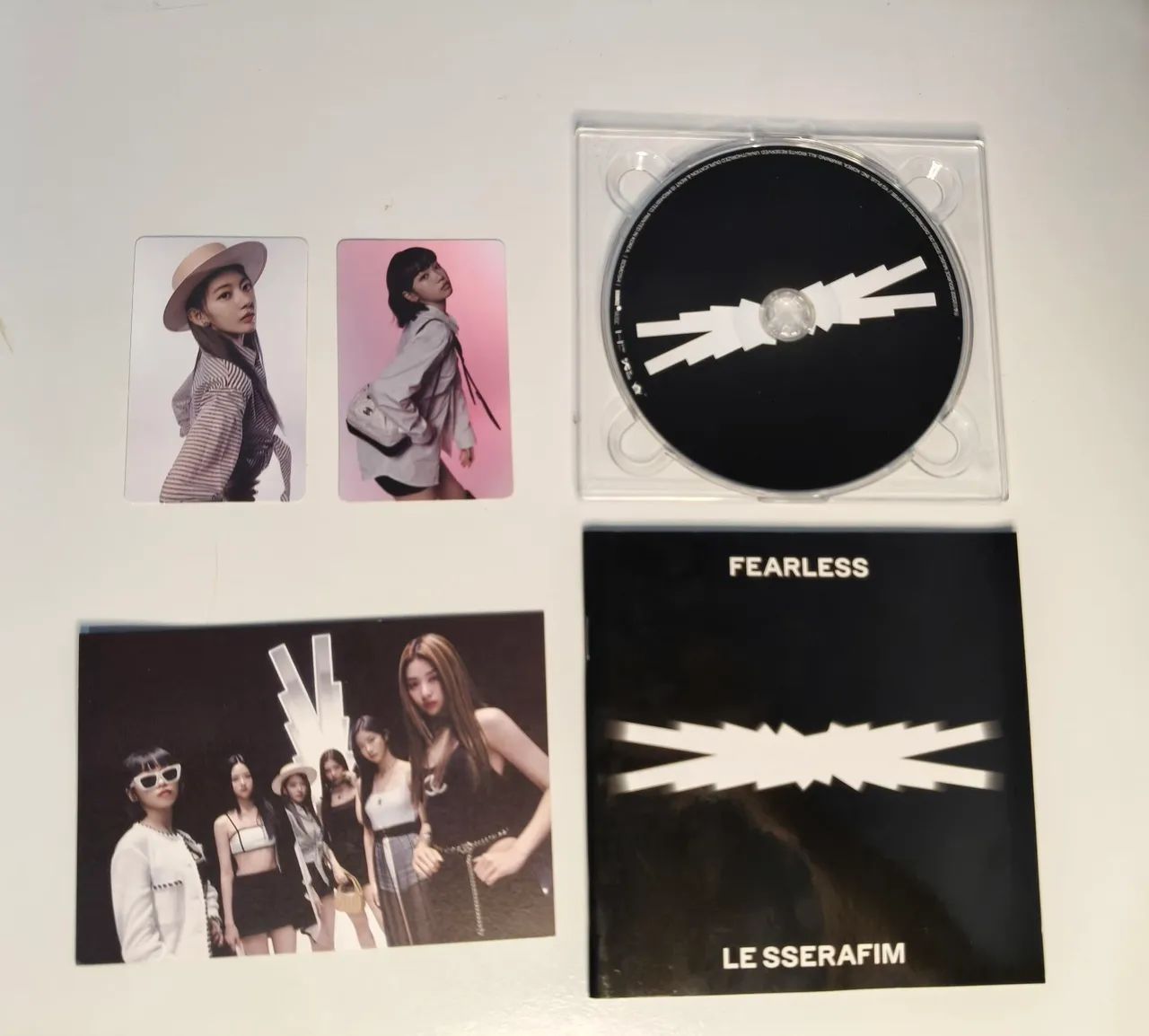 LE SSERAFIM FEARLESS Monochrome Bouquet Digipack
