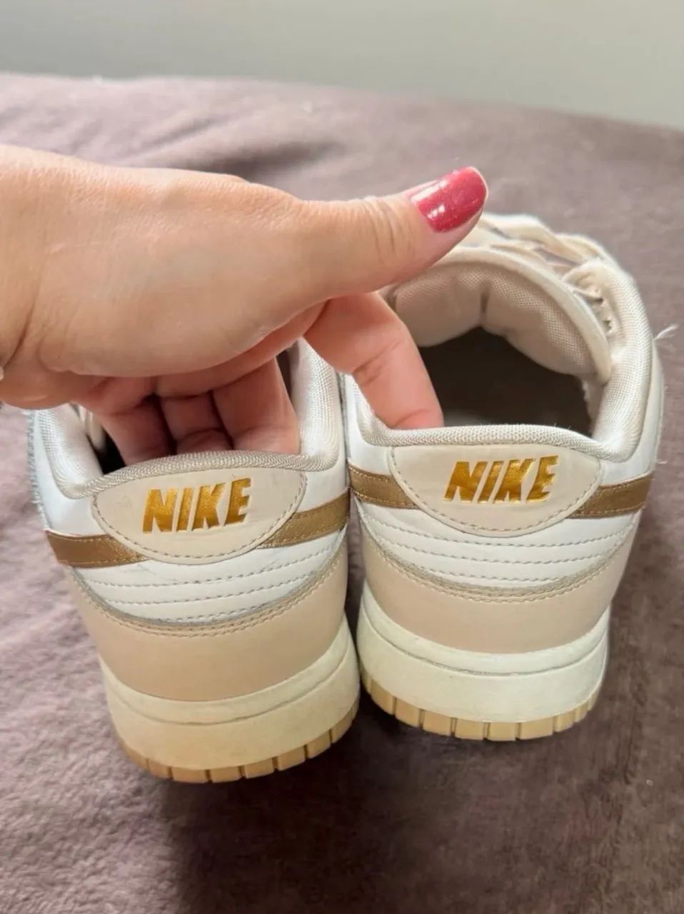 tênis dunk low phantom metallic gold 37 - Foto 3