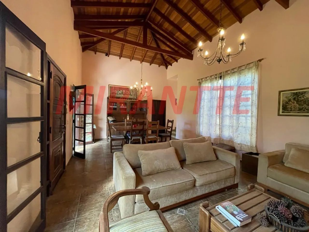 Cond. fechado de 250m² com 4 quartos em Serra da Cantareira