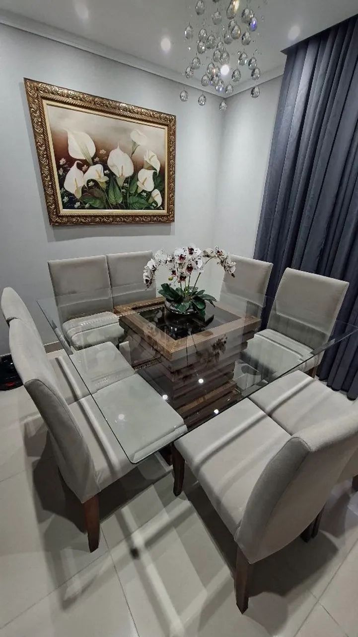 Mesa quadrada de 8 lugares 