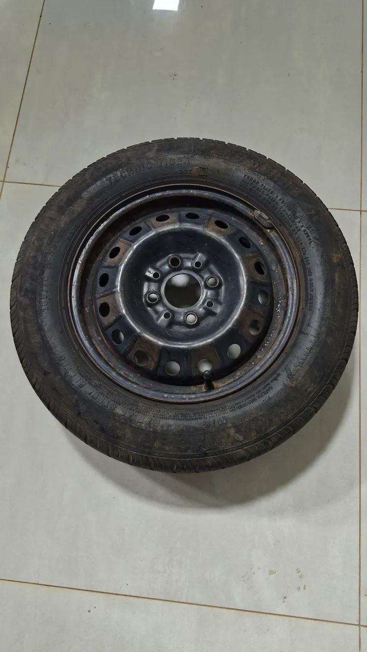 Roda Fiat com pneu aro 13