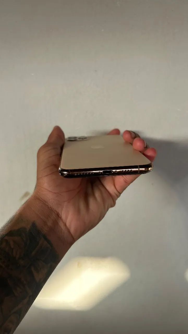 iPhone 11 pro Max impecável  - Foto 3