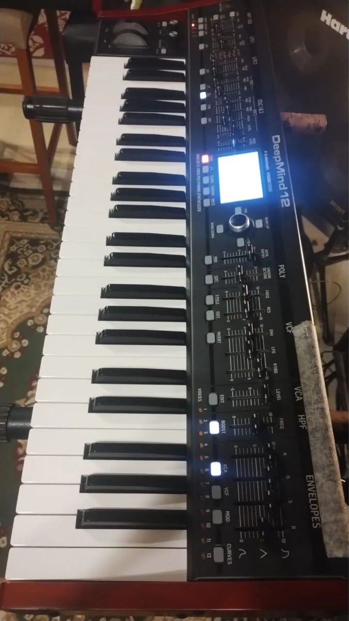 Vendo Behringer Deepmind 12 - Foto 3