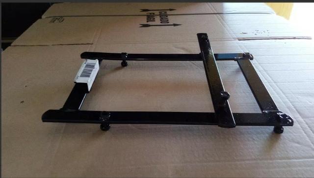 Suporte para fixação de bauletos grande 80 litros a 135 litros - Diversas motos - Foto 3